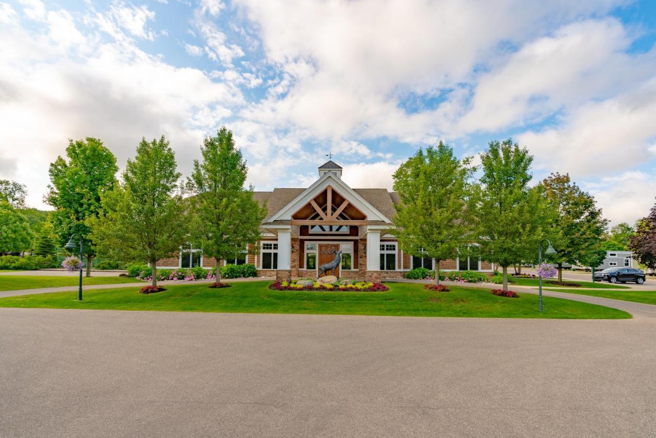 Sun Outdoors Petoskey Bay Harbor Hotel Ngoại thất bức ảnh